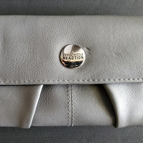 Kenneth Cole Reaction Wallet - Picture 2 of 6